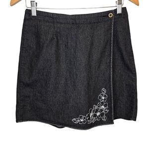 Kathy Ireland Women's 6 Black Grey Denim Embroidered Floral Skort Skirt